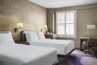 Image de 2 Classic Units, Pool, Pets Are Allowed, Close to Pasadena Convention Center!