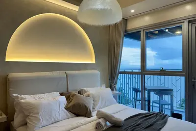 Image de Panoramic Seaview near Airport Facing the Bay 6g