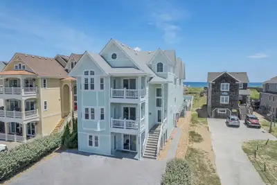 Image de 5387- Seas the Day, a stunning 15-bedroom oceanfront retreat in Kill Devil Hills