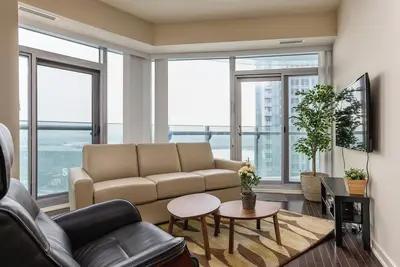 Image de 3br + 2ba Waterfront Condo with Free Parking