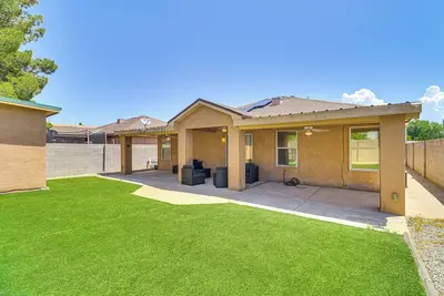 Image de 4 Mi to Old Town: Pet-Friendly Home w/ Fenced Yard