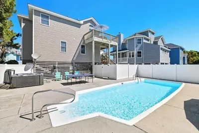 Image de The Salty Seahorses | 1, 390 ft to the beach | Private Pool, Hot Tub, and Dog Friendly