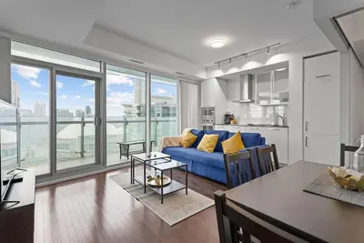 Image de Lovely 2br - Free Parking Cn Tower & Lakeview!