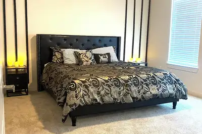 Image de Indulge in the unique experience offered by Kuffs N Kisses.