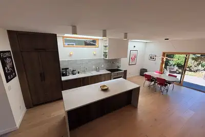 Image de Maison Moderne Scandinave de Luxe (Séjours de 30+ Jours)