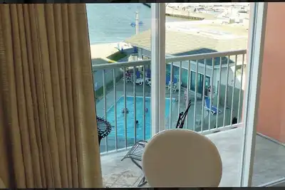 Image de Top floor Lakeview Hotel One Bedroom available Aug 1-8 Icelandic festival week