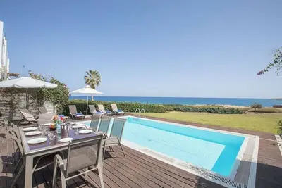 Image de Beachfront villa close to Protaras, 1271