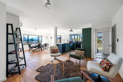 Image de Wanaka close to town | Modern | Fireplace & Heatpumps | Sleeps 6