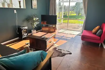 Image de Dark Sky Cottage is set on a semi-rural lifestyle block close to the town centre