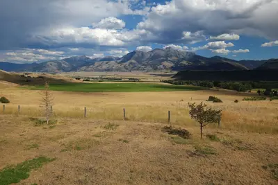 Image de Charming 2-bedroom cabin in Emigrant with Beautiful Views