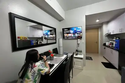 Image de Condo in Sm North, Quezon City with Pool, Netflix, WiFi, Ac