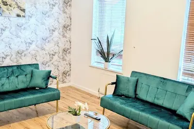 Image de Pleasant 4-bedroom house with WiFi in Erith