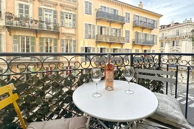 Image de Elegant bourgeois 4-room Apartment in city-center