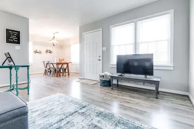 Image de Extended Stay: The Sunny Cottage at Byrd Park!