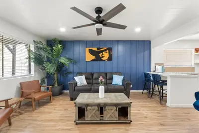 Image de Central Phoenix Apt w/ Pool & Gazebo