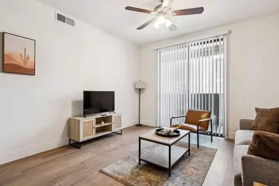 Image de CozySuites Glendale  - Westgate w pool! 17