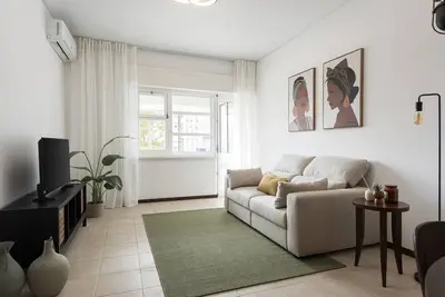 Image de Salty - Near the city by Hd