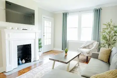Image de Sleek 2br Getaway | Pet-Friendly Cloverdale