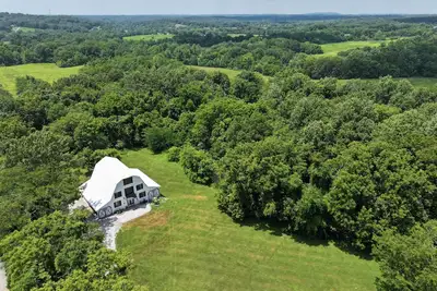 Image de Historic luxury refurbished barn  - Hiking trails & Shawnee Hills Wine Trail