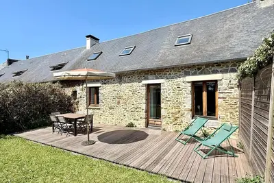 Image de Maison mitoyenne moderne avec Wi-Fi et parking, proche côte Ouest