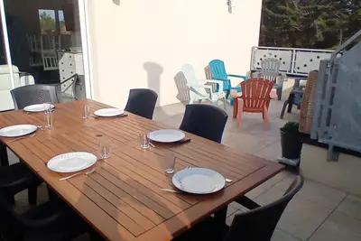 Image de Maison côté plage lumineuse avec balcon et grand séjour - Draps inclus