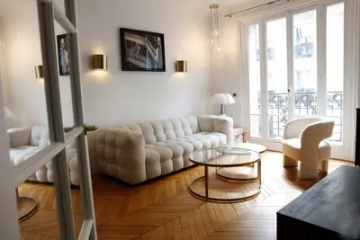 Image de Appartement très sécurisé, calme résidentiel et haussmanien, le chic parisien.