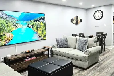 Image de Cozy 5br Home, City Center, Live! Casino, Hot tub with city View