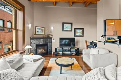 Image de Experience Loft Living in the Heart of Downtown!