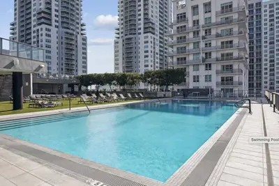 Image de Cozy ~ Modern 2br with King Beds ~ Downtown