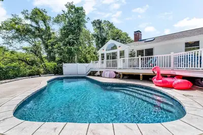 Image de Hyannis Hideaway: Pool, Beaches & Main Street Fun Rpam114