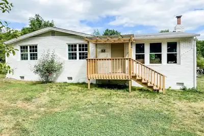 Image de Charming 3-bedroom house with WiFi, Ac, private backyard in tranquil Honea Path