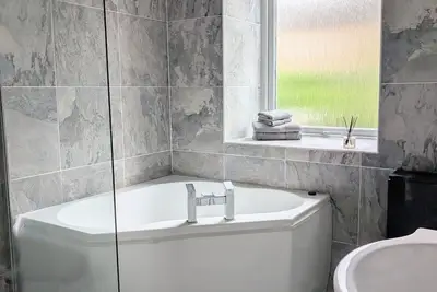 Image de Appartement-Moderne-Salle de bain privée