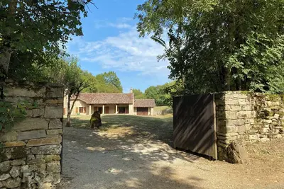 Image de Maison 160 m2 sur 6000 m2, 12  couchages Jardin privé  + piscine à partager