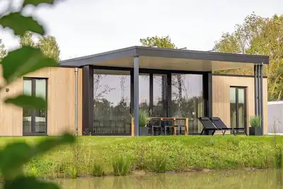 Image de Atmospheric design lodge with plenty of light three bathrooms and large terrace. Enjoy luxury and tranquillity in the heart of nature. .