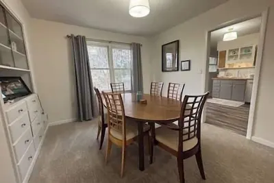 Stadium Stroll Main Level * Walk to Iu * Sleeps 8