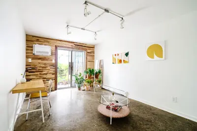 Bright & Spacious Garden Apartment with workspace in Vibrant Bushwick + Parking!