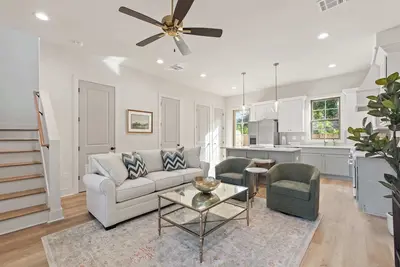 Image de New Luxe Oaks - River Ranch - King Bed - Great Location