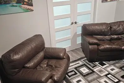 Image de New 2-bedroom basement suite in welcoming Edmonton with WiFi