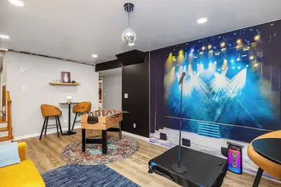 Image de Pet-friendly 5br w/ yard, fire pit & games