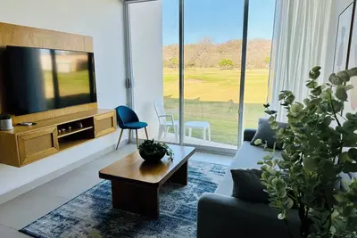 Image de Loft Style Vacation Apartment With Golf Course View