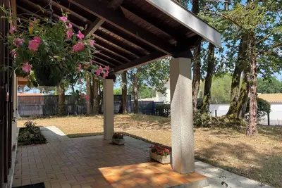 Image de Villa à proximité mer, et forêt, dans un village au port ostréicole pittoresque