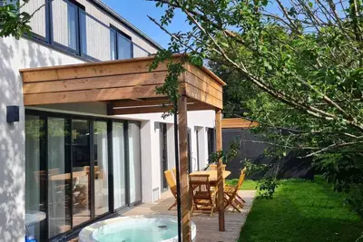 Image de Maison nomade 1 avec 3 chambres, Jacuzzi centre de Milly La Forêt!