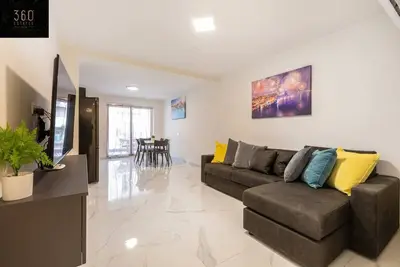 Image de Stp021 - 3br Aldo · Spacious central home with private balcony & wifi
