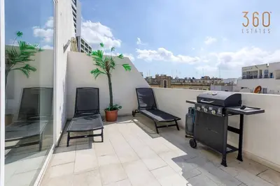 Image de Bbq area, 2br penthouse with large spaces & Wifi