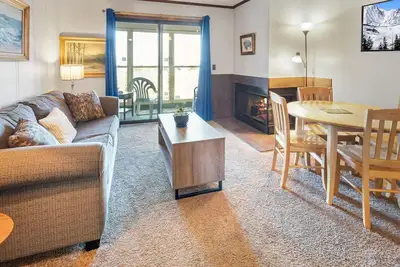 Image de Comfortable condo with hot tubs and short walk to Soaring Eagle Lift. Sleeps 6!