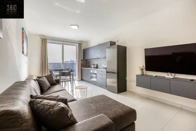 Image de A sunny 2br Penthouse with private sunny terrace