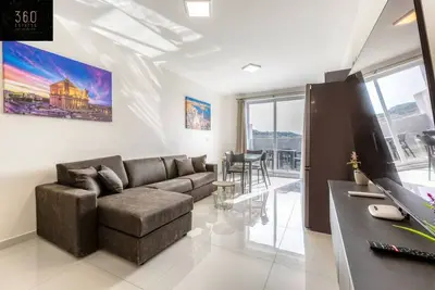 Image de Beautiful, 2br penthouse with private outdoor area