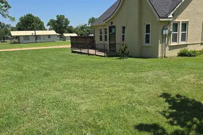 Image de Welcoming 2-bedroom house with Hvac in  Clarendon with large lot and court yard