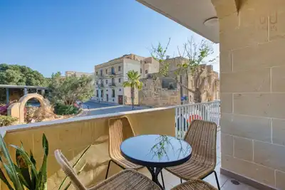 Image de Stylish 2br in peaceful Qala with Terrace & Ac!