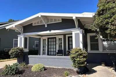 Image de Bungalow 215 - Enchanting Craftsman - 2 B /2 Ba - Game Room + Patio